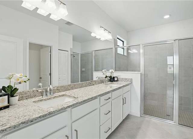 Property at 13952 Hunter Oak Dr, Fort Myers, FL 33913, 4 beds, 3 baths