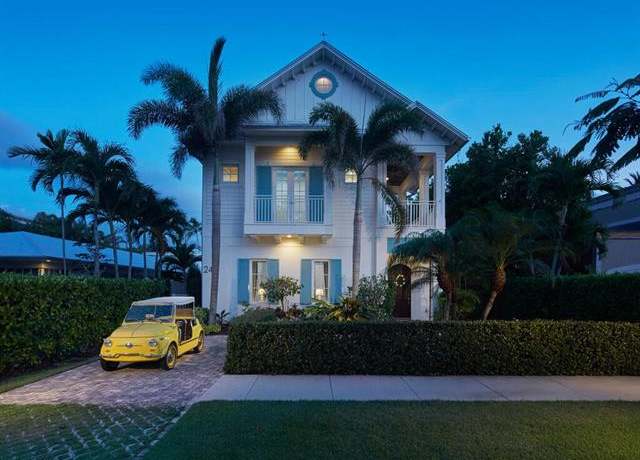 Property at 242 2nd Ave S, Naples, FL 34102, 4 beds, 4.5 baths