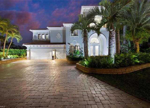 Property at 8620 El Mirasol Ct, Estero, FL 33967, 5 beds, 4.5 baths