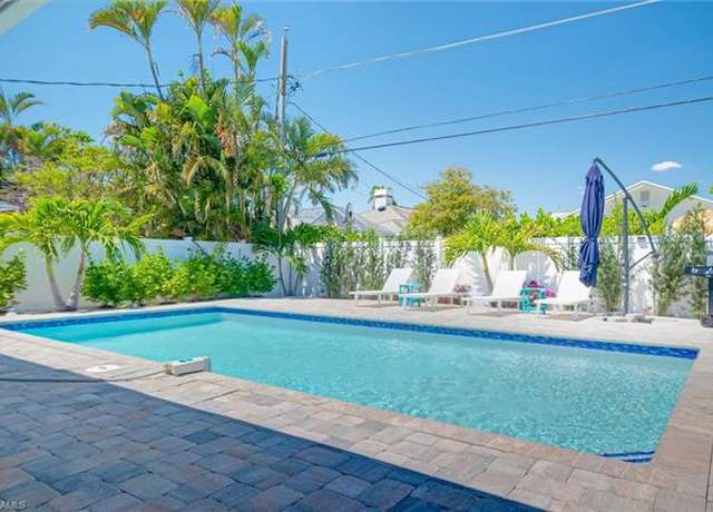 Property at 761 99th Ave N, Naples, FL 34108, 4 beds, 2 baths