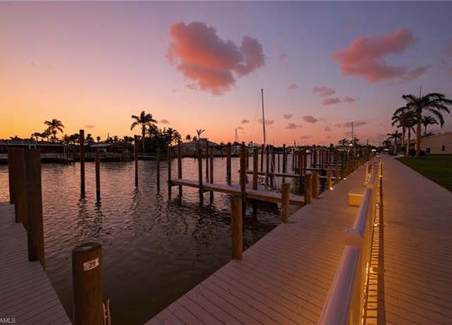 Property at 18008 San Carlos Blvd #27, Fort Myers Beach, FL 33931, 2 beds, 2.5 baths