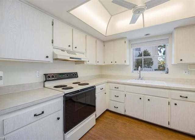 Property at 315 Saint Andrews Blvd Unit D5, Naples, FL 34113, 3 beds, 2 baths