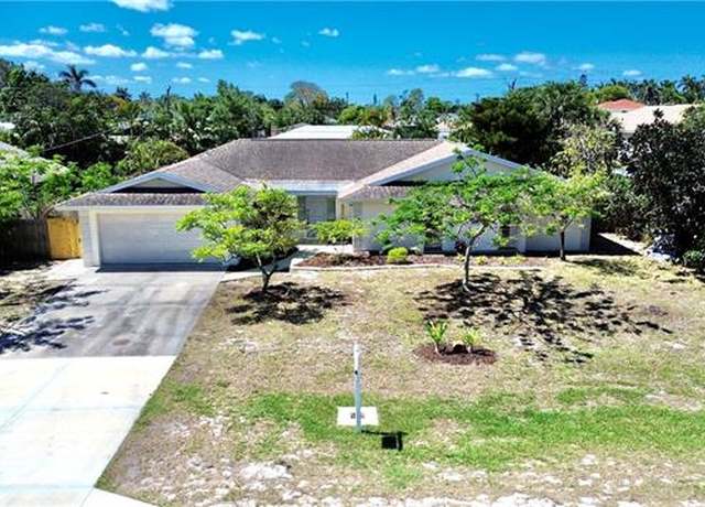 Property at 844 106th Ave N, Naples, FL 34108, 4 beds, 3 baths