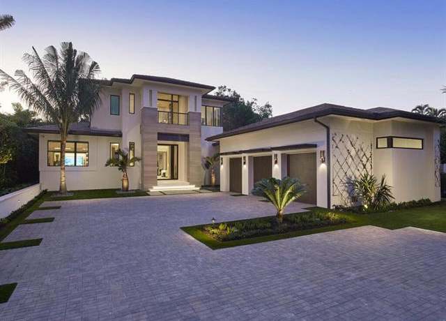 Property at 477 3rd St N, Naples, FL 34102, 4 beds, 4.5 baths