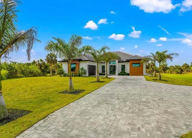 Property at 424 Shady Hollow Blvd W, Naples, FL 34120, 4 beds, 3 baths