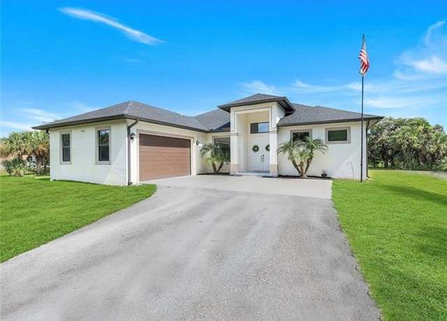 Property at 763 35th Ave NW, Naples, FL 34120, 4 beds, 3 baths
