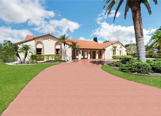 Property at 4724 Oak Leaf Dr, Naples, FL 34119, 4 beds, 3.5 baths