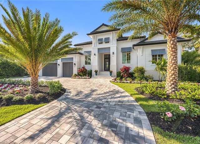 Property at 635 Parkview Ln, Naples, FL 34103, 4 beds, 5 baths