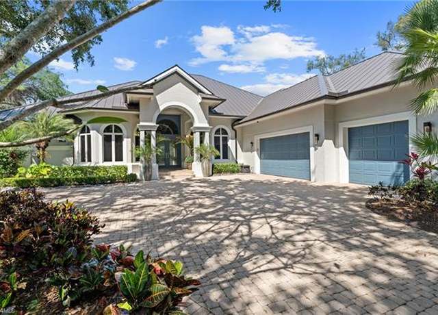 Property at 933 Barcarmil Way, Naples, FL 34110, 3 beds, 3.5 baths