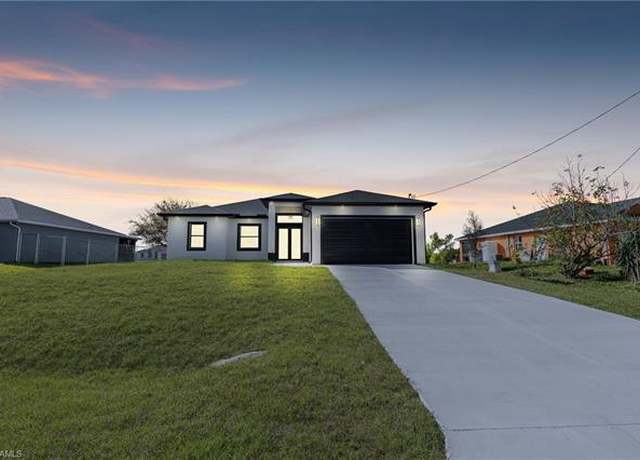 Property at 468 Paddock St, Lehigh Acres, FL 33974, 3 beds, 2.5 baths