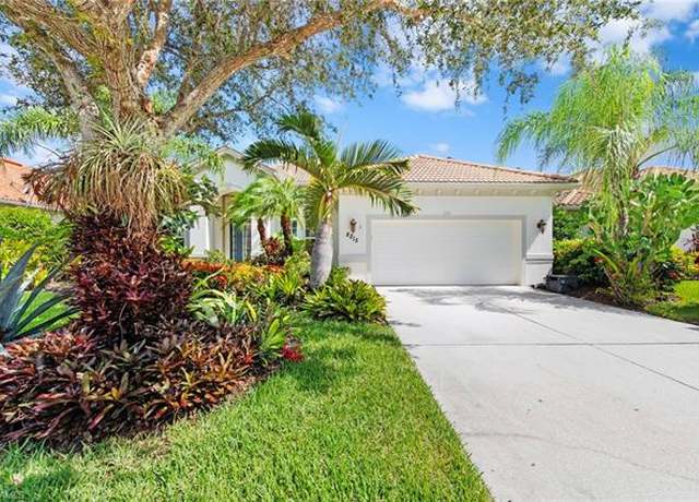 Property at 8215 Potomac Ln, Naples, FL 34104, 3 beds, 3.5 baths