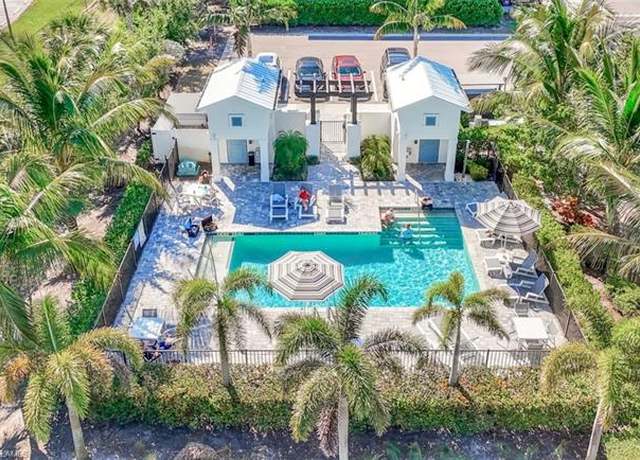 Property at 13058 Pembroke Dr, Naples, FL 34105, 3 beds, 2.5 baths