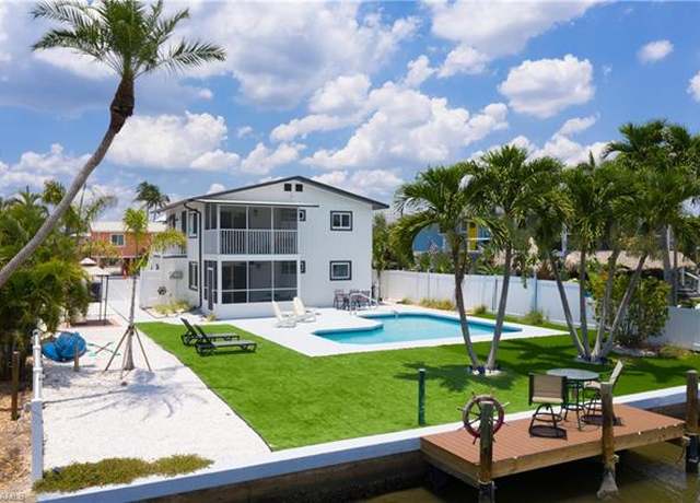 Property at 120/122 Bahia Via, Fort Myers Beach, FL 33931, 4 beds, 2.5 baths