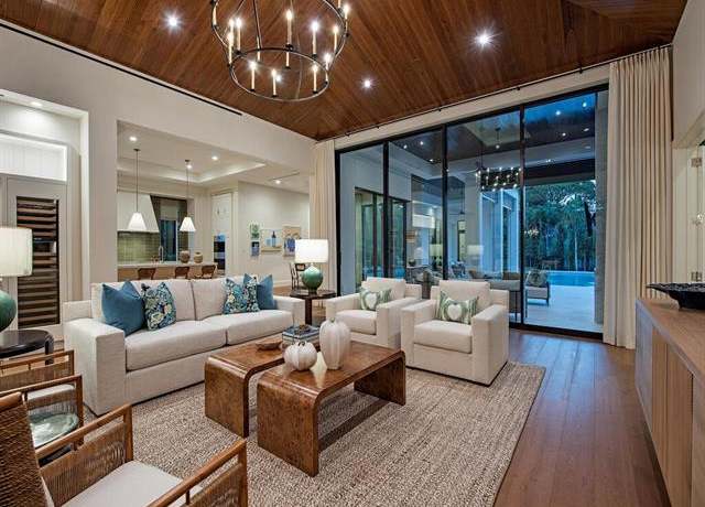Property at 473 Banyan Blvd, Naples, FL 34102, 5 beds, 6 baths