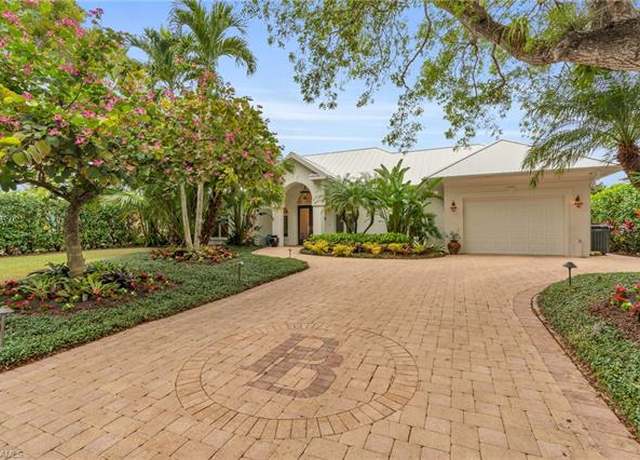 Property at 441 2nd Ave N, Naples, FL 34102, 5 beds, 3 baths