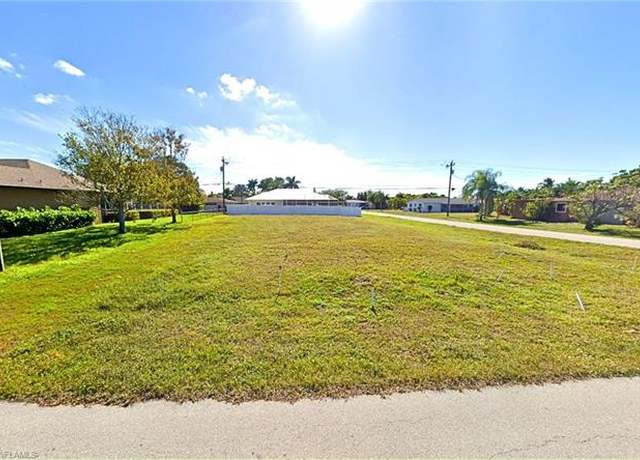 Property at 1404 SE 26th St, Cape Coral, FL 33904