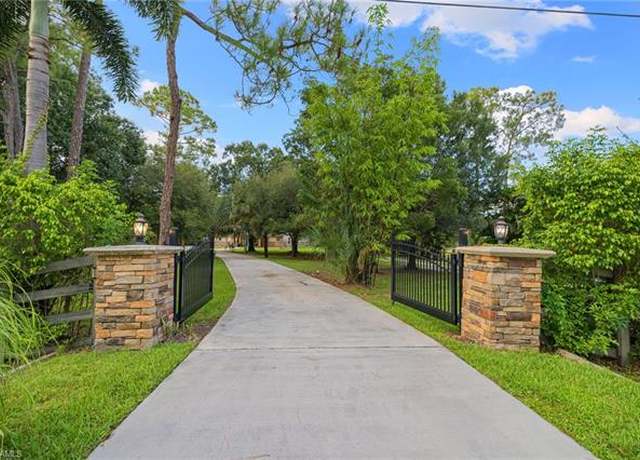 Property at 5141 Palmetto Woods Dr, Naples, FL 34119, 4 beds, 3 baths