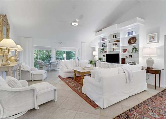 Property at 252 Via Perignon Unit 10-3, Naples, FL 34119, 3 beds, 2.5 baths
