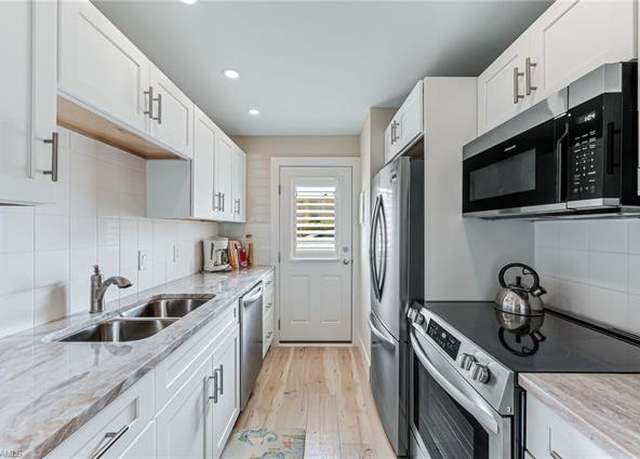 Property at 1021 3rd St S #110, Naples, FL 34102, 2 beds, 2 baths