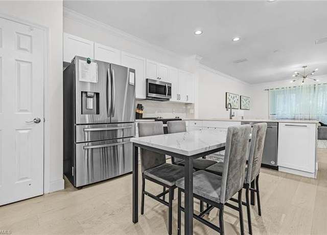 Property at 1285 Oxford Ln #227, Naples, FL 34105, 3 beds, 2.5 baths