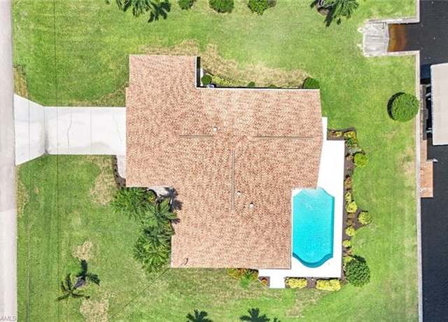 Property at 27081 Harbor Dr, Bonita Springs, FL 34135, 3 beds, 2 baths