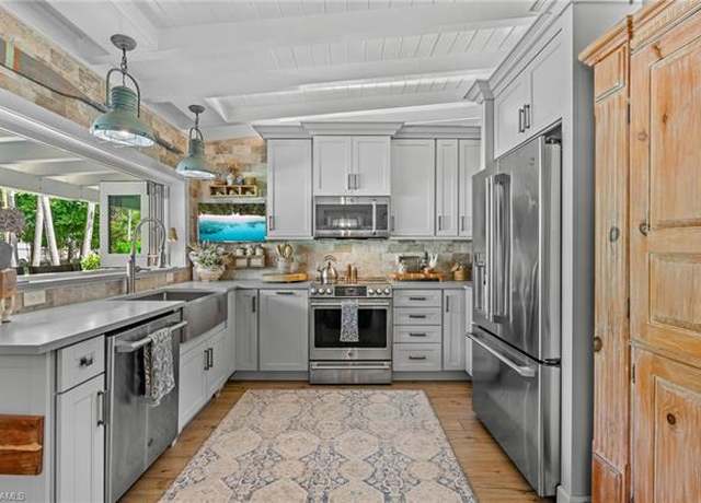 Property at 840 Myrtle Ter, Naples, FL 34103, 3 beds, 3 baths