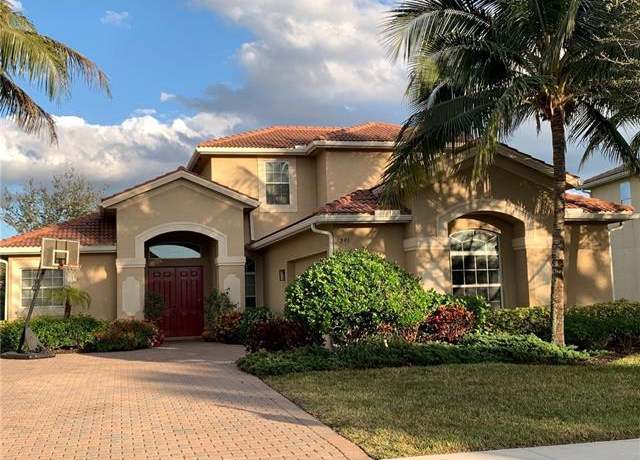 Property at 291 Saddlebrook Ln, Naples, FL 34110, 4 beds, 3 baths