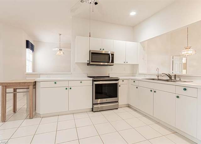 Property at 2081 Crestview Way, Naples, FL 34119, 2 beds, 2.5 baths