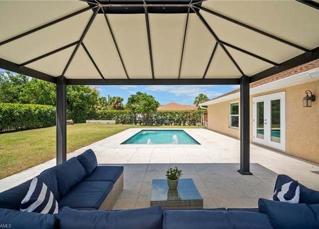 Property at 206 Willowick Dr, Naples, FL 34110, 4 beds, 3 baths