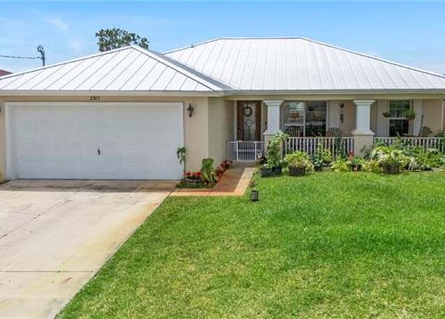 Property at 3303 32nd St SW, Lehigh Acres, FL 33976, 3 beds, 2 baths