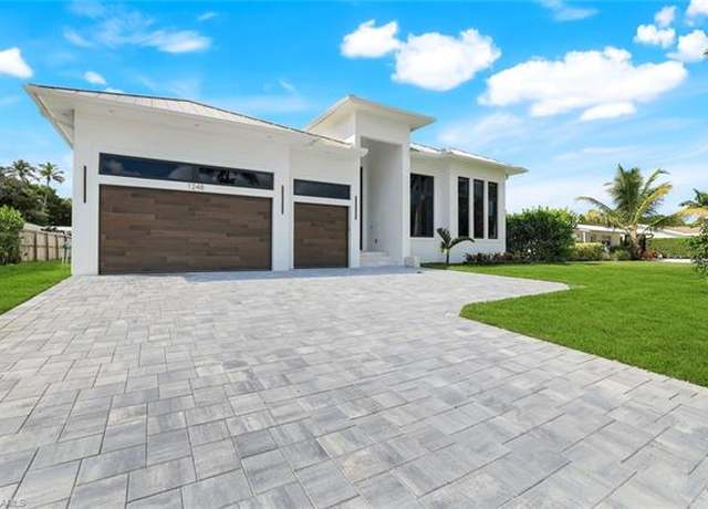 Property at 1248 13th Ave N, Naples, FL 34102, 4 beds, 4 baths