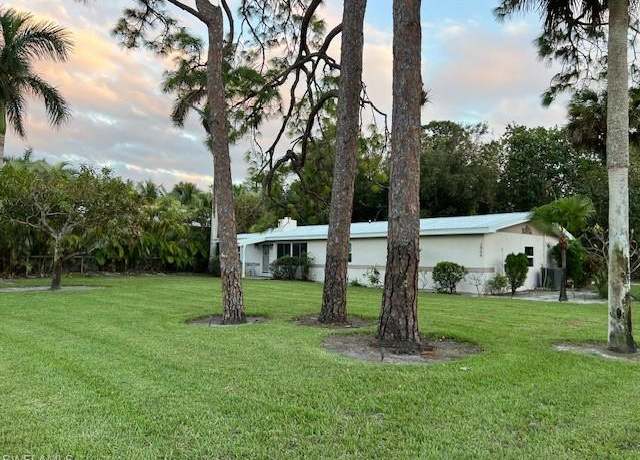 Property at 2906 Hawthorne Ct, Naples, FL 34104, 3 beds, 2 baths