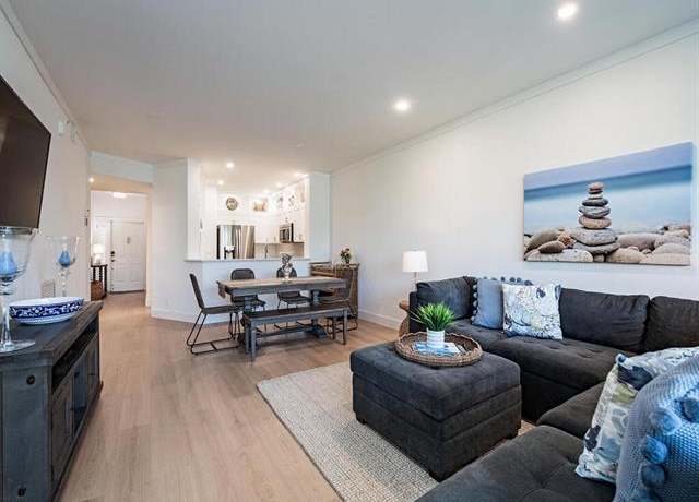Property at 7670 Pebble Creek Cir Unit 7-202, Naples, FL 34108, 3 beds, 2 baths