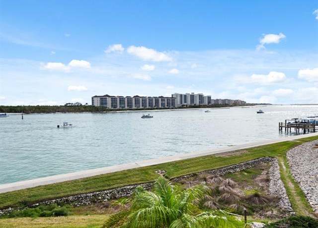 Property at 110 La Peninsula Blvd #110, Naples, FL 34113, 2 beds, 2.5 baths