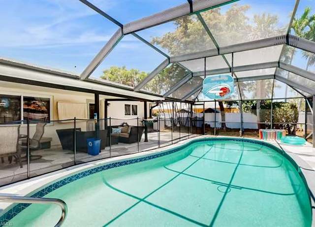 Property at 3578 Santiago Way, Naples, FL 34105, 3 beds, 2 baths