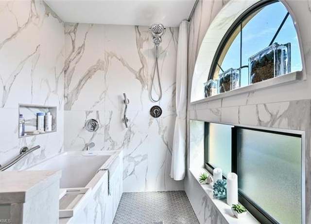 Property at 583 Beachwalk Cir Unit Q-203, Naples, FL 34108, 2 beds, 2 baths