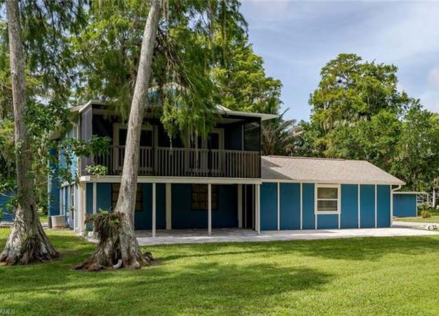 Property at 3795 17th Ave SW, Naples, FL 34117, 4 beds, 3.5 baths