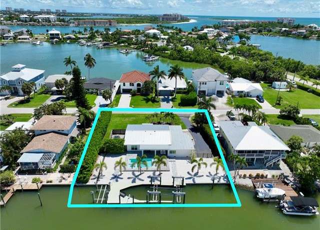 Property at 119 Tahiti St, Naples, FL 34113, 3 beds, 3 baths