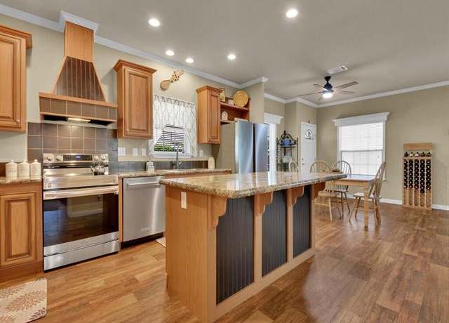 Property at 23 Chateau Way, Naples, FL 34112, 2 beds, 2 baths