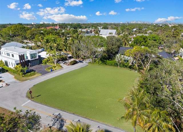 Property at 950 11th St N, Naples, FL 34102