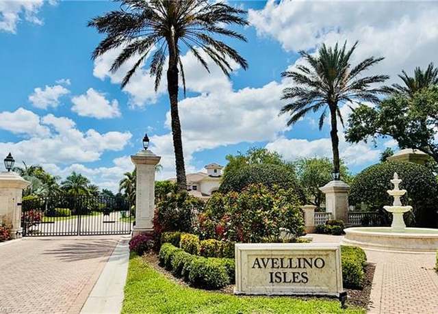 Property at 584 Avellino Isles Cir #19102, Naples, FL 34119, 3 beds, 2.5 baths