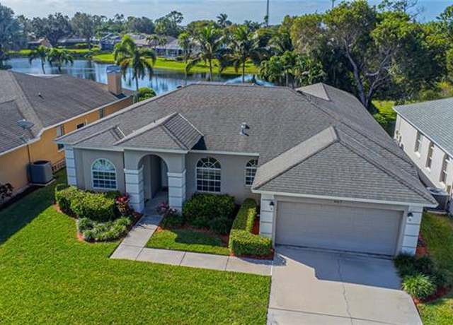 Property at 967 Briarwood Blvd, Naples, FL 34104, 4 beds, 3 baths