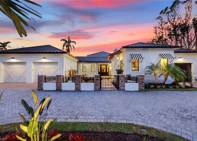 Property at 424 Spinnaker Dr, Naples, FL 34102, 5 beds, 6 baths