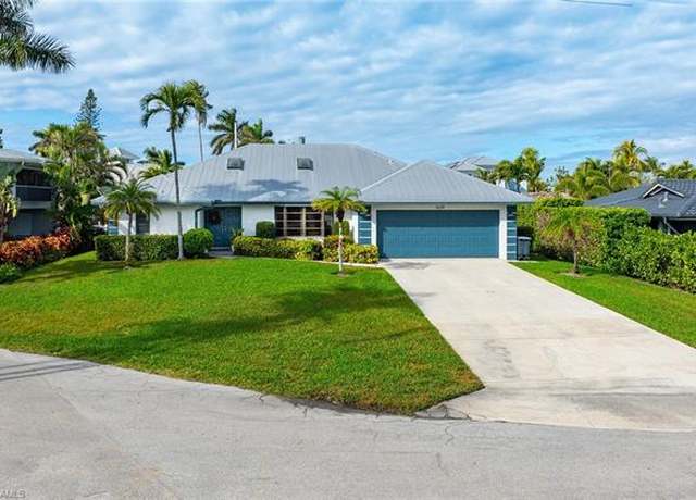 Property at 1634 Bonita Ct, Naples, FL 34102, 3 beds, 2.5 baths