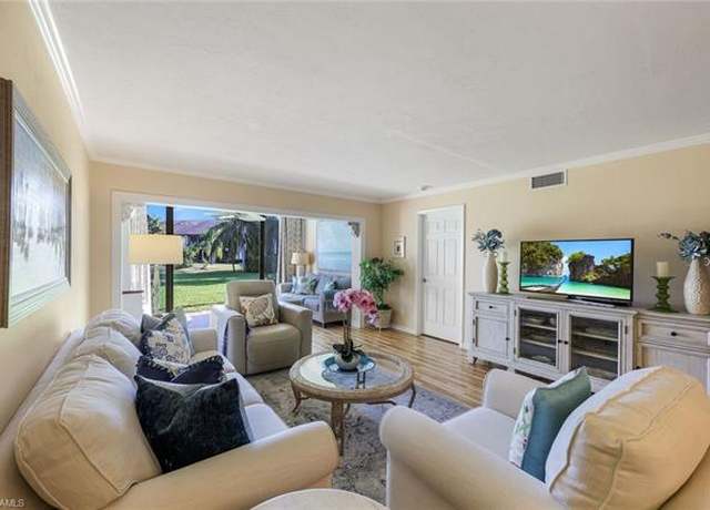 Property at 940 Palm View Dr #115, Naples, FL 34110, 2 beds, 2 baths