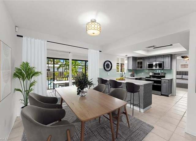 Property at 5275 Maple Ln, Naples, FL 34113, 3 beds, 2.5 baths