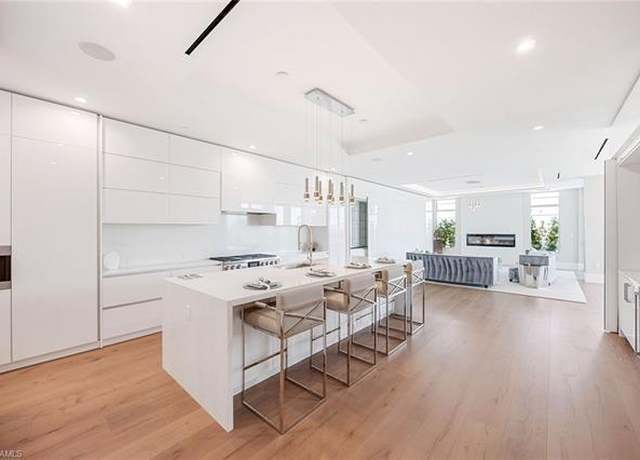 Property at 1165 8th St S #202, Naples, FL 34102, 4 beds, 4.5 baths