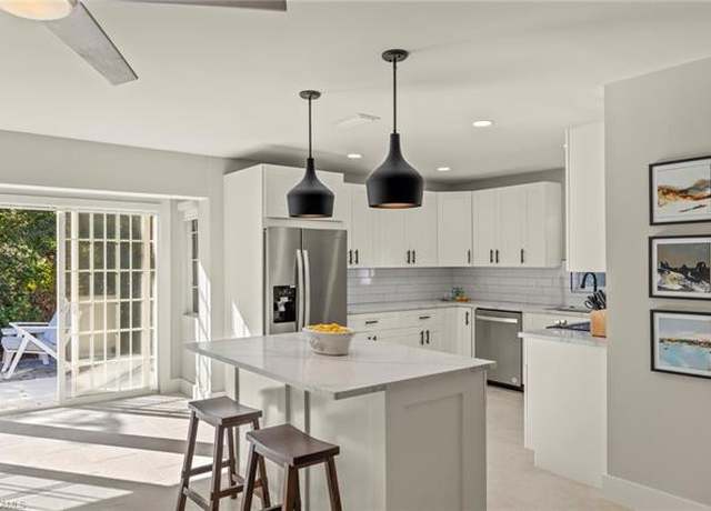 Property at 7 Crooked Ln, Naples, FL 34112, 2 beds, 2 baths