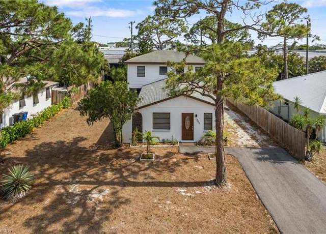 Property at 9025 Somerset Ln, Bonita Springs, FL 34135, 4 beds, 2.5 baths