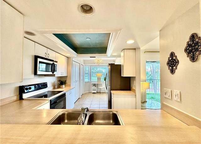 Property at 7340 Glenmoor Ln #3204, Naples, FL 34104, 2 beds, 2 baths